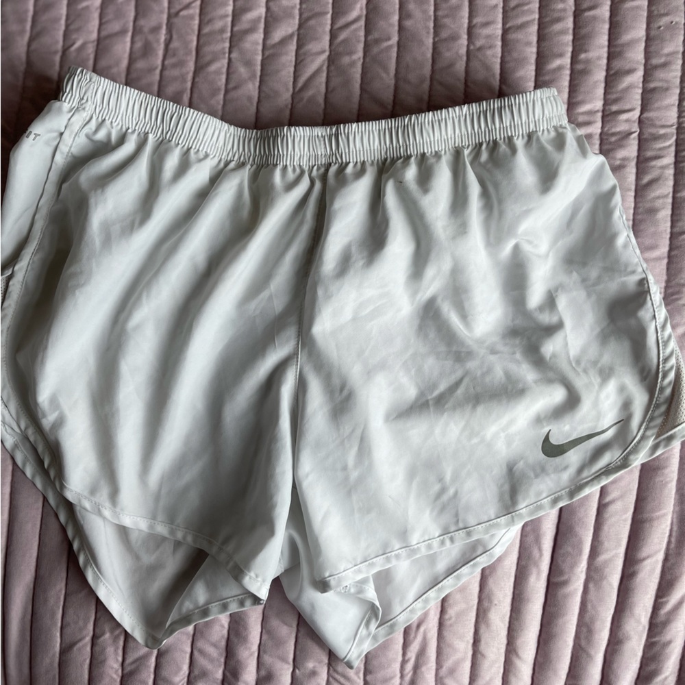 White Nike shorts like new